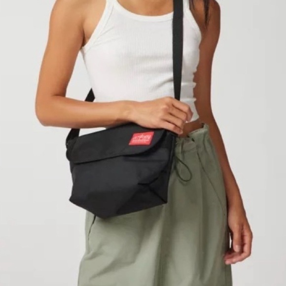 Manhattan Handbags - Manhattan Portage Messenger Bag Black Crossbody Bag